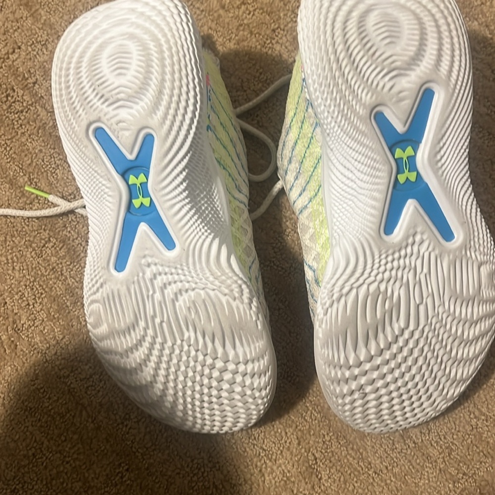 Steph Curry Under Armour Basketball Shoes - Picture 3 of 6